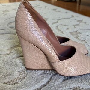DEREK LAMB Beige Wedge Heels.
